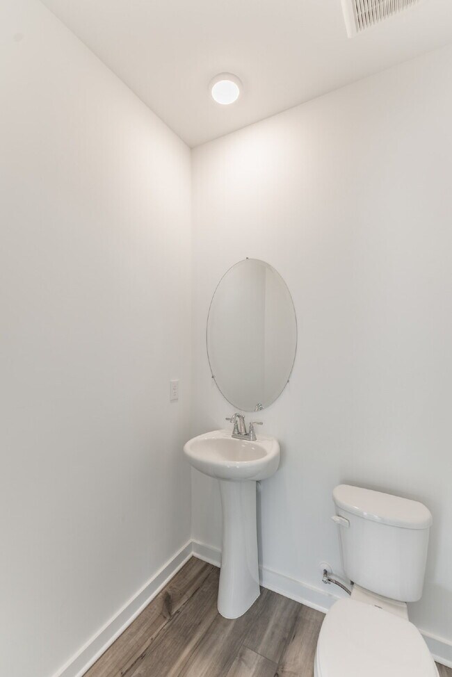 Building Photo - "Charming Newly built 3-Bed Townhouse Retreat with Granite Elegance in Prime Huntsville Location!"