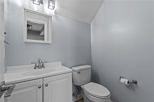 Building Photo - 4019 Shady Dr NW