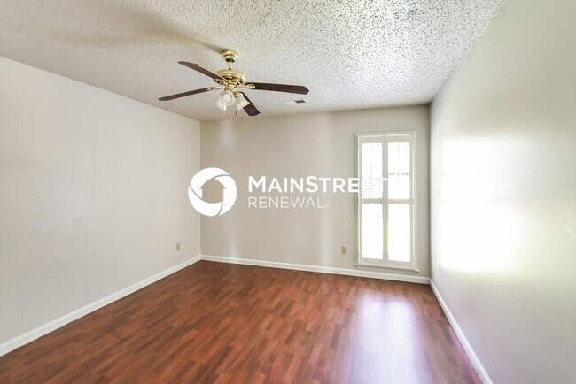 Building Photo - 3 Bedroom Pet-Friendly Home in MEMPHIS, TN with Main Street Renewal