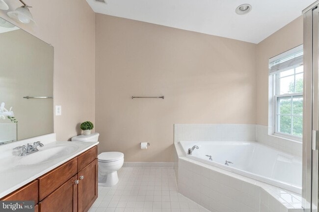 Building Photo - 132 Executive Cir