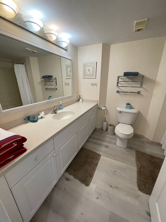 Building Photo - Oceanfront Corner View Condo - BEST VIEW & Wake up to the Oceanview from bed! DEPOSIT-FREE Rentin...