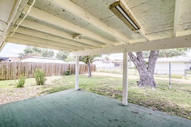 Building Photo - 206 Meadow Path Dr