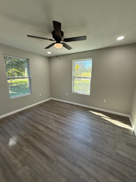 Building Photo - 10040 LA-44