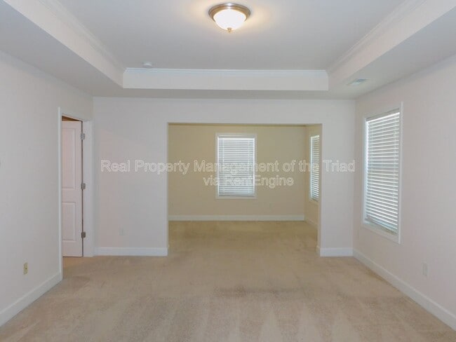 Building Photo - 1427 Sawyer Ave