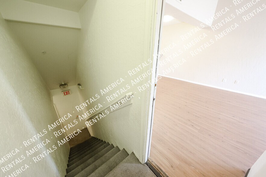 Building Photo - 3716 E University Dr