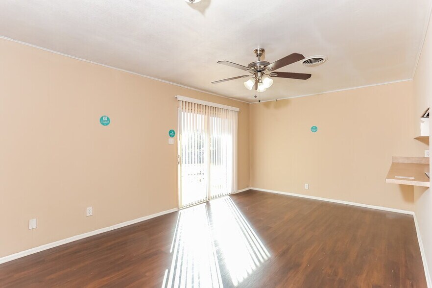 Building Photo - 6420 Valley Ridge Dr