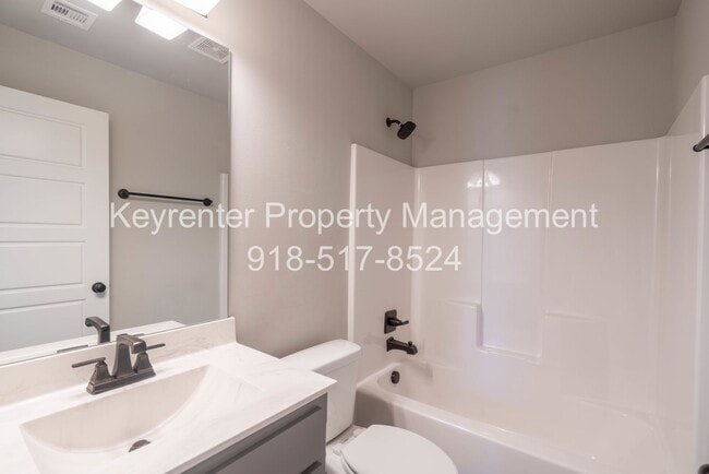 Building Photo - 3 Bed | 2 Bath in Broken Arrow!