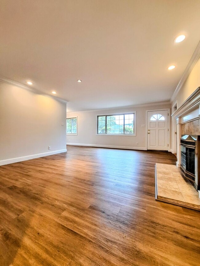 Building Photo - Beautiful Single Story House w/Low Mainten...