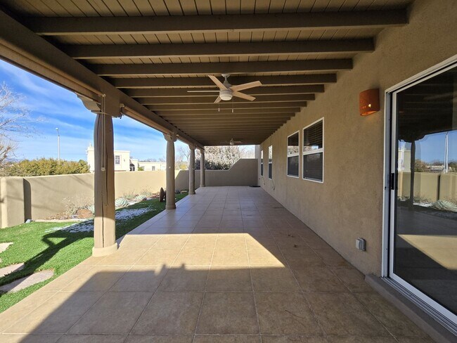 Building Photo - 2300 Calle Brocha