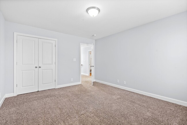 Building Photo - Pet Friendly Three Bedroom!