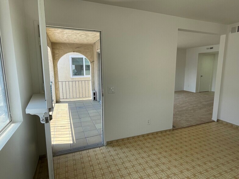 Building Photo - 324 E Balboa Blvd