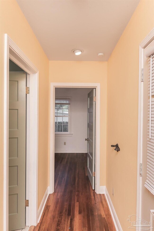 Building Photo - 418 Vancouver St