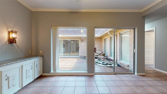 Building Photo - 12618 Misty Valley Dr