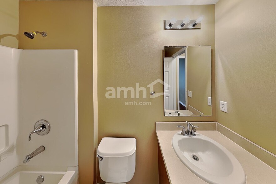 Building Photo - 1733 Strathmore Cir