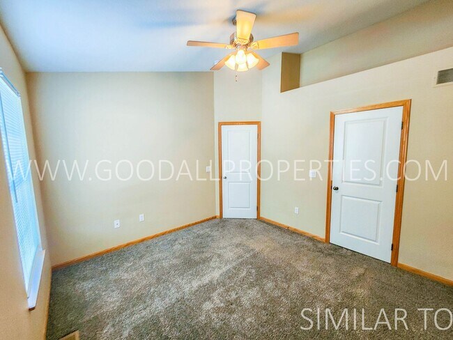 Building Photo - Ankeny Townhome with a 2 car attached garage