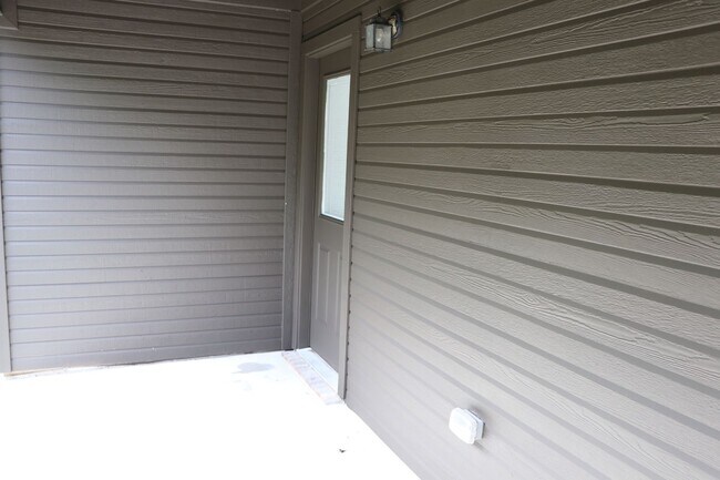 Building Photo - 4600 Waterproof Dr