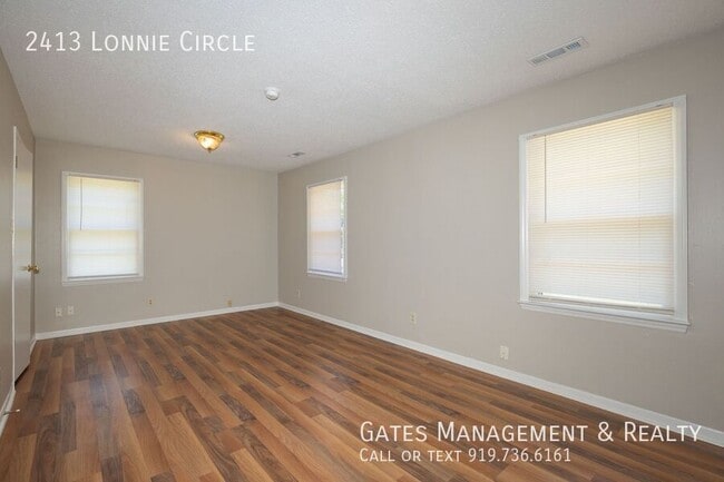 Building Photo - 2413 Lonnie Cir S