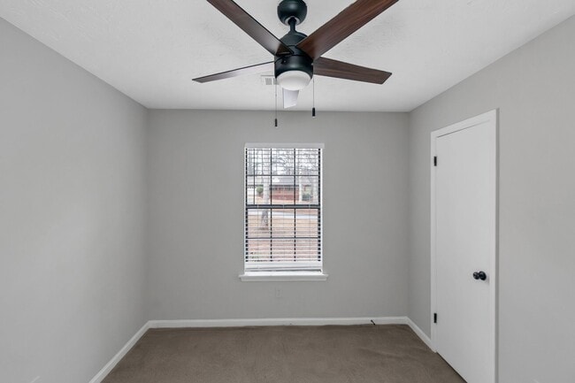 Building Photo - 321 Summerwood Ln