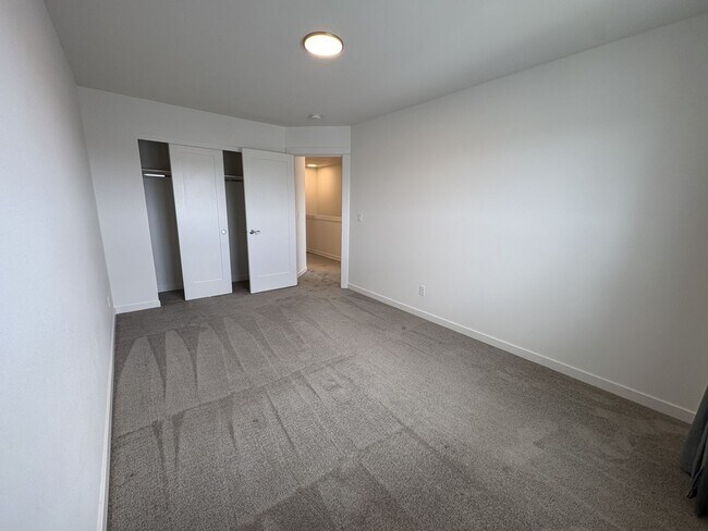 Building Photo - 6157 Blue River Dr SE