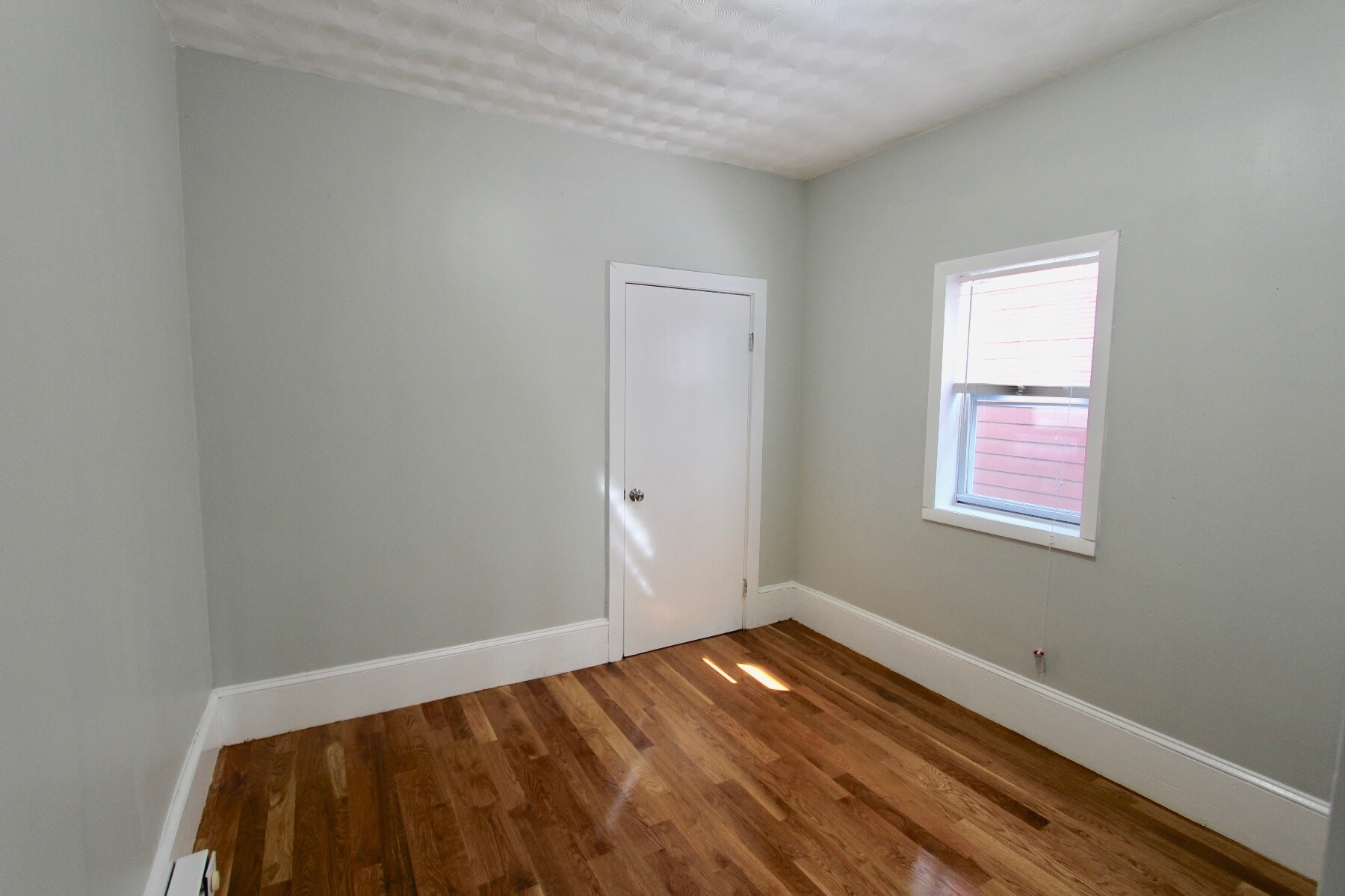 Building Photo - 94 E Cottage St