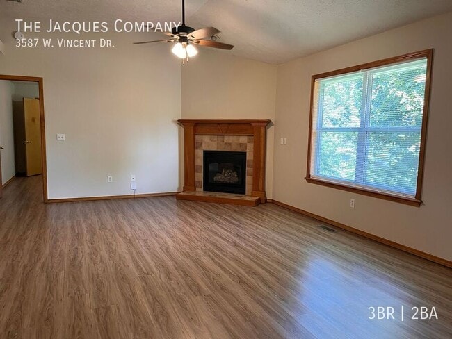 Building Photo - 3587 W Vincent Dr