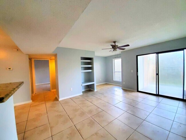 Building Photo - 455 Alt 19