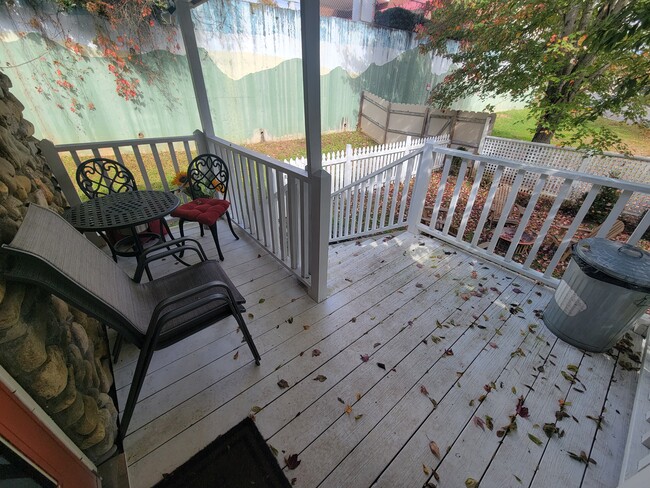 Building Photo - 33 Pigeon St