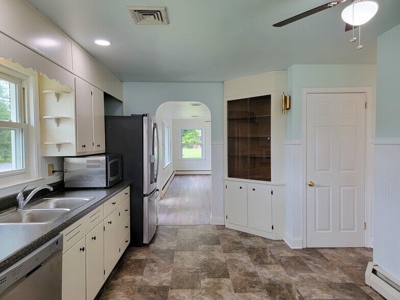 Building Photo - 110 S Ridge Rd