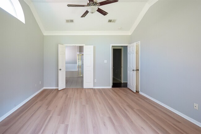 Building Photo - 2403 Blue Shadow Dr