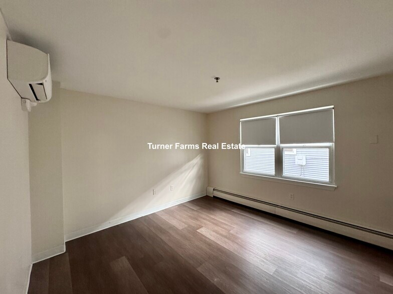 Building Photo - 2 Smith St