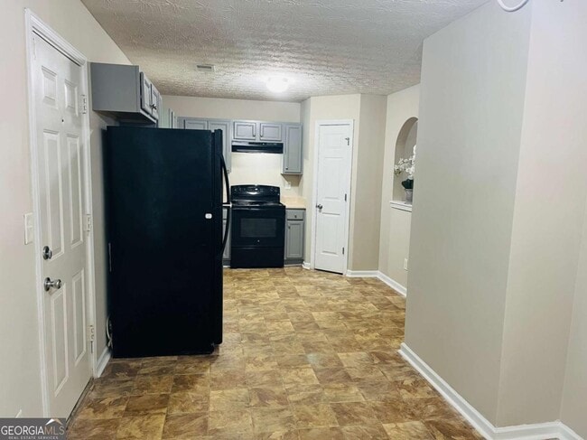 Building Photo - 690 Escalade Dr