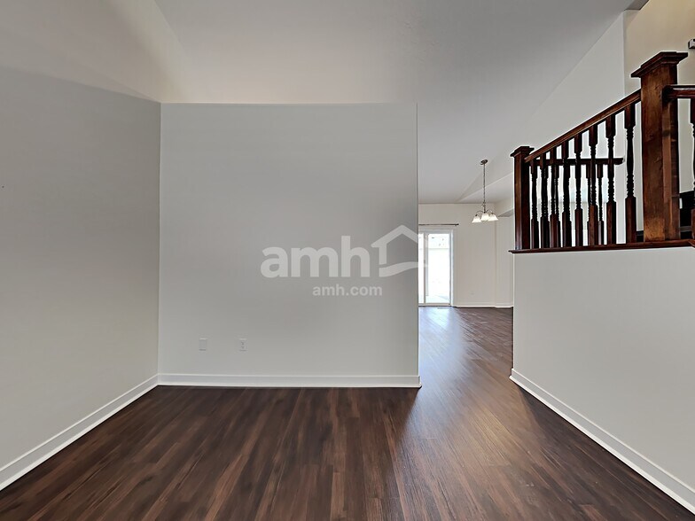 Building Photo - 6050 N Seacliff Ave