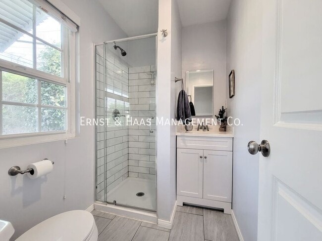 Building Photo - 5632 Hazelbrook Ave