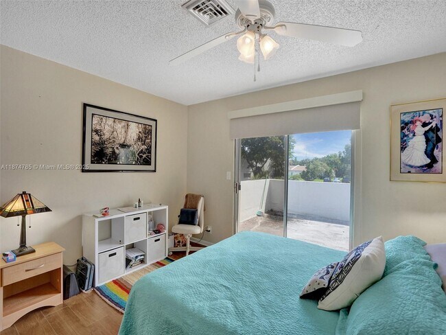 Building Photo - 8662 Bridle Path Ct