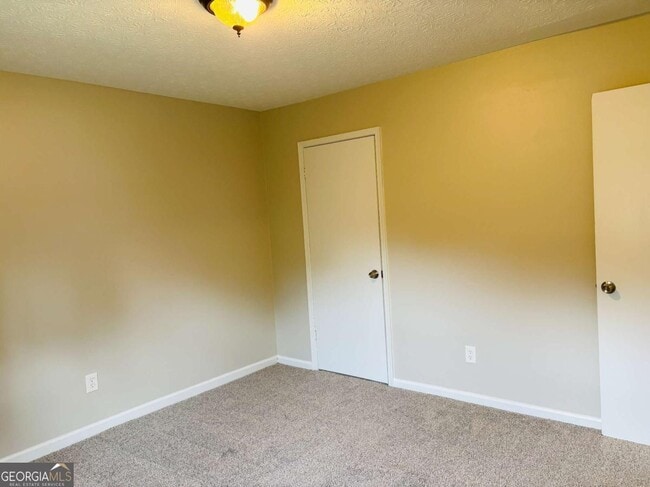 Building Photo - 42 Westgate Park Ln