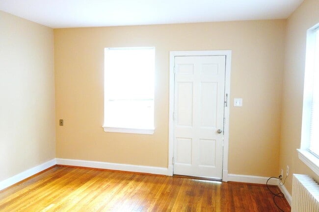 Building Photo - 8409 Greenwood Ave