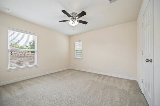 Building Photo - 10108 Hidden Creek Falls Ln