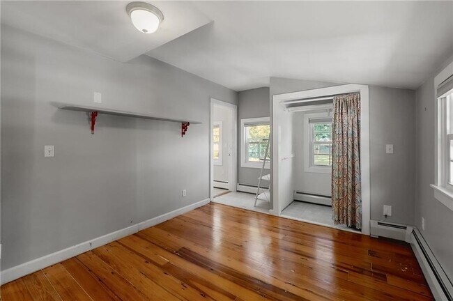 Building Photo - 225 Waldron Ave