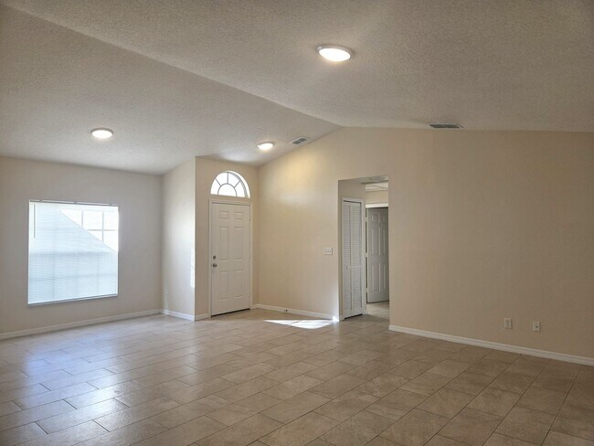 Building Photo - Cardinal Pines East