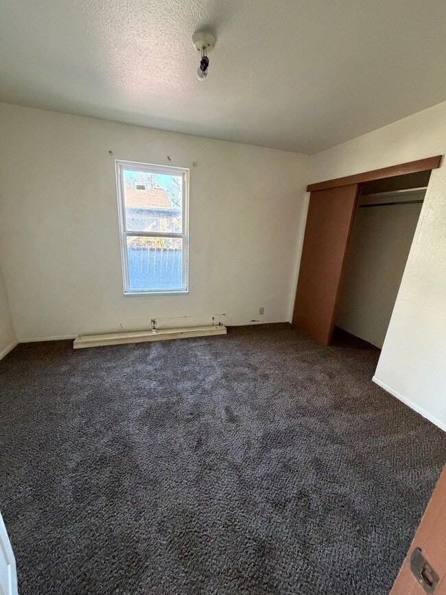 Building Photo - CS-341 E 700 N