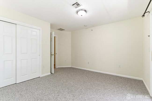 Building Photo - 141 Forest Dr