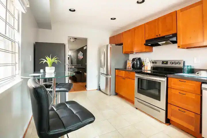 Building Photo - 628 S Paca St