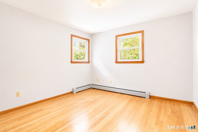 Building Photo - 677 Woodtick Rd
