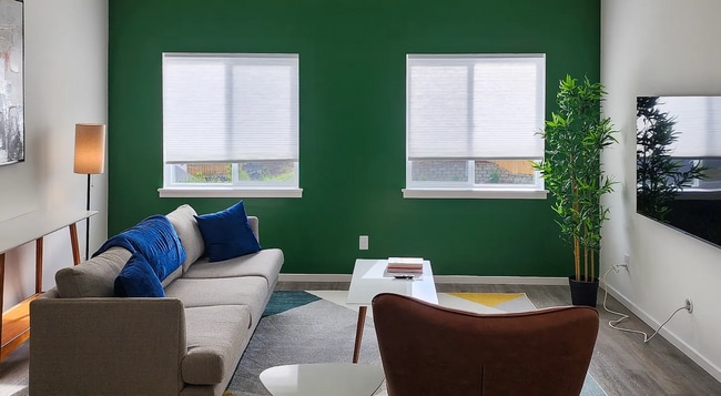 Building Photo - Beautiful, private 2 bed, 2.5 bath townhouse in Silverdale