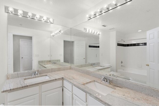 Building Photo - 5303 Bay Club Cir