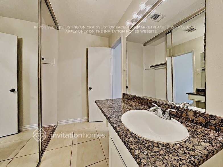 Building Photo - 9167 Golden Sunshine Dr