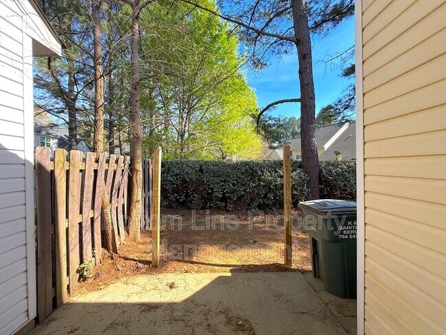 Building Photo - 9932 Birch Knoll Ct