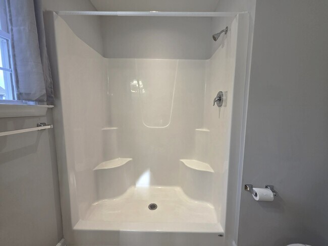 Building Photo - 102 Hunter's Way