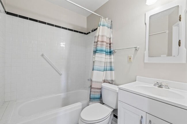 Building Photo - Pet Friendly 3Bd/2Ba Single-Family Home