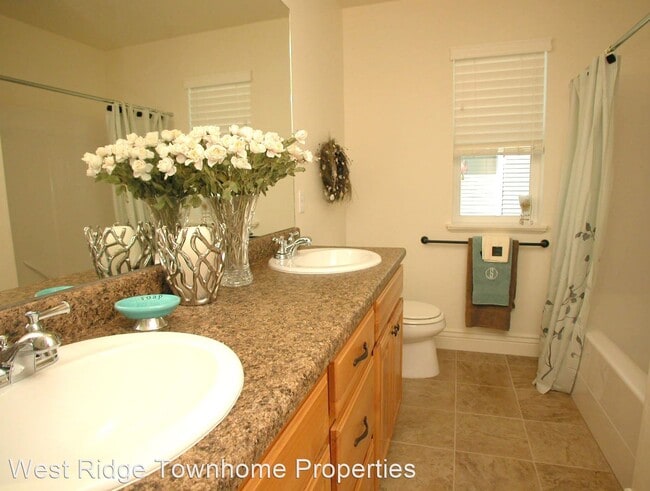 Building Photo - 3 br, 1.5 bath Apartment - 120 West 400 South